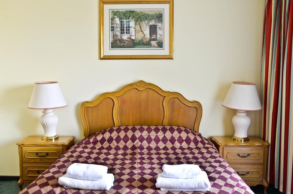 Hotel Sportwerk Tyniec Maly Chambre photo